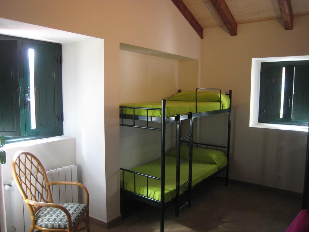 Albergue Oasis ساريا الغرفة الصورة